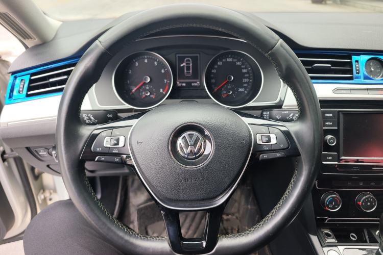 Used Volkswagen Magotan 2018 330TSI DSG Advanced Model Interior 4