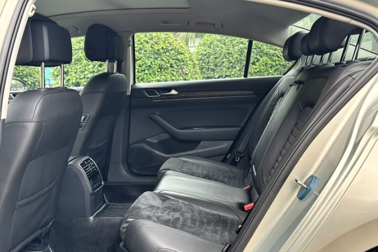 Used Volkswagen Magotan 2018 330TSI DSG Luxury Model Interior 4