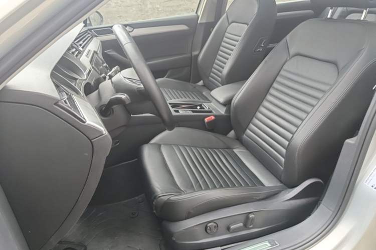 Used Volkswagen Magotan 2018 330TSI DSG Advanced Model Left Front Seat