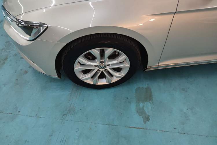 Used Volkswagen Magotan 2018 Facelift 330TSI DSG Luxury Model Left Front Wheel Hub