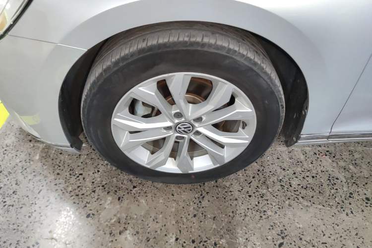 Used Volkswagen Magotan 2018 Facelift 330TSI DSG Luxury Model Left Front Wheel Hub