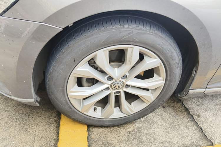 Used Volkswagen Magotan 2018 Facelift 330TSI DSG Luxury Model Left Front Wheel Hub