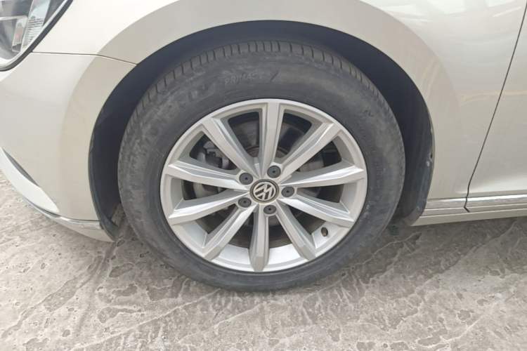 Used Volkswagen Magotan 2018 330TSI DSG Advanced Model Left Front Wheel Hub