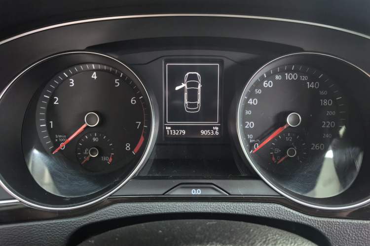 Used Volkswagen Magotan 2018 330TSI DSG Advanced Model Odometer Close Up