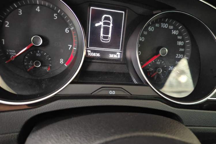 Used Volkswagen Magotan 2018 Facelift 330TSI DSG Luxury Model Odometer Close Up