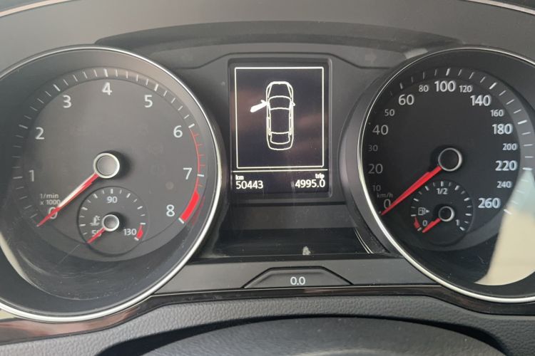 Used Volkswagen Magotan 2018 330TSI DSG Luxury Model Odometer Close Up