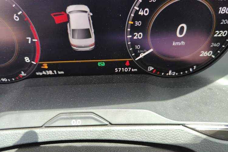 Used Volkswagen Magotan 2018 330TSI DSG Luxury Model Odometer Close Up