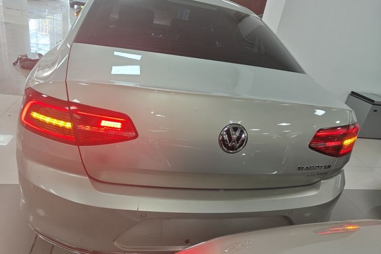 Used Volkswagen Magotan 2018 Facelift 330TSI DSG Luxury Model Rear