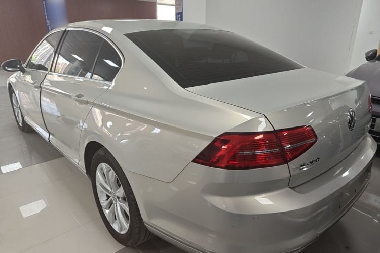 Used Volkswagen Magotan 2018 Facelift 330TSI DSG Luxury Model Rear Left 45 Deg