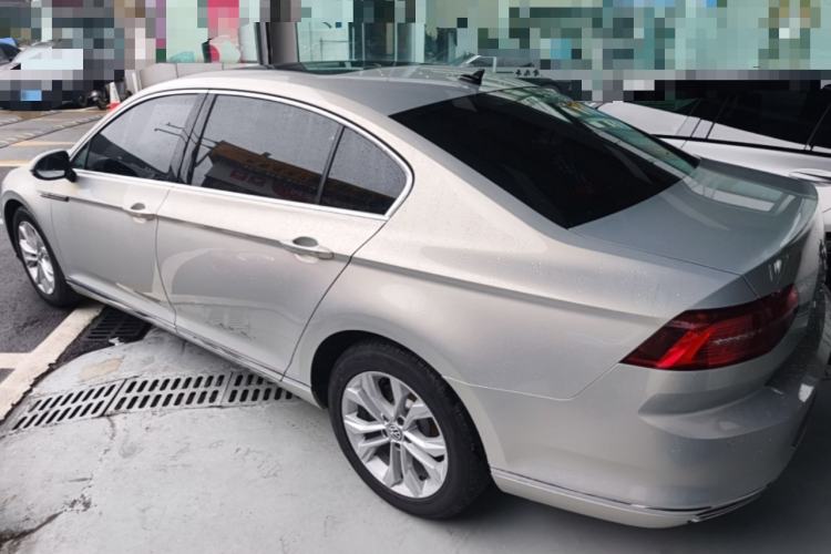Used Volkswagen Magotan 2018 Facelift 330TSI DSG Luxury Model Rear Left 45 Deg
