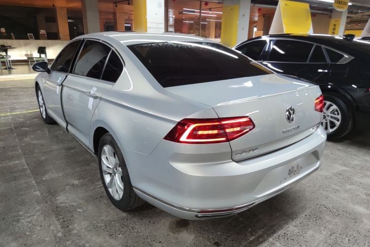 Used Volkswagen Magotan 2018 Facelift 330TSI DSG Luxury Model Rear Left 45 Deg