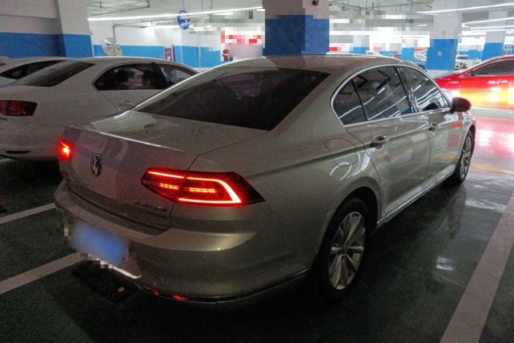Used Volkswagen Magotan 2018 330TSI DSG Advanced Model Rear Right 45 Deg