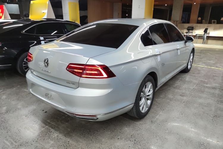 Used Volkswagen Magotan 2018 Facelift 330TSI DSG Luxury Model Rear Right 45 Deg