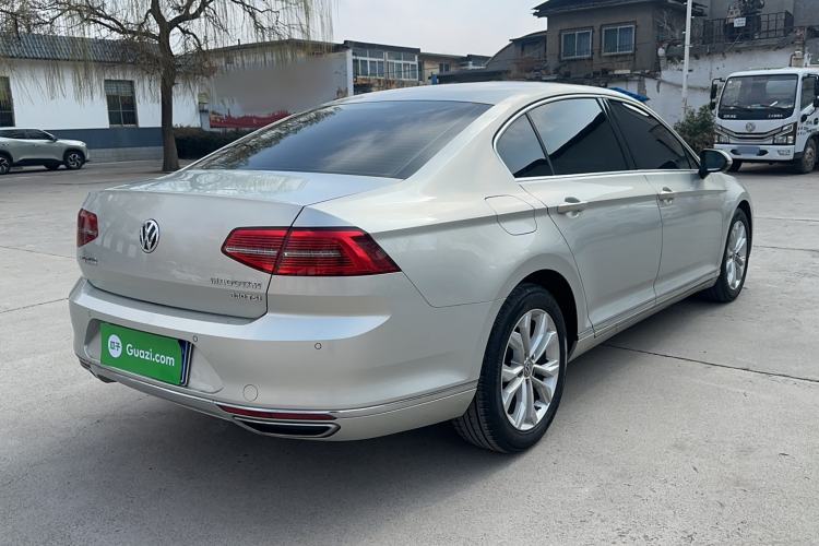 Used Volkswagen Magotan 2018 Facelift 330TSI DSG Luxury Model Rear Right 45 Deg