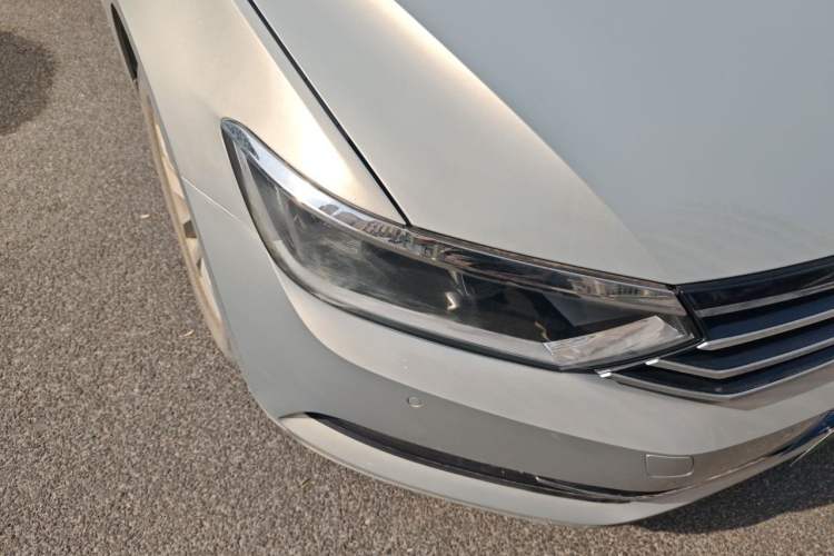 Used Volkswagen Magotan 2018 280TSI DSG Comfort Model Right Front Headlight