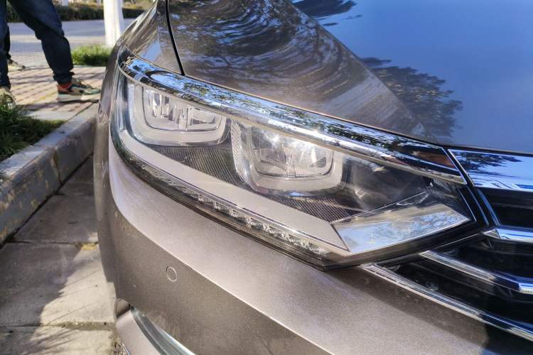 Used Volkswagen Magotan 2018 330TSI DSG Luxury Model Right Front Headlight