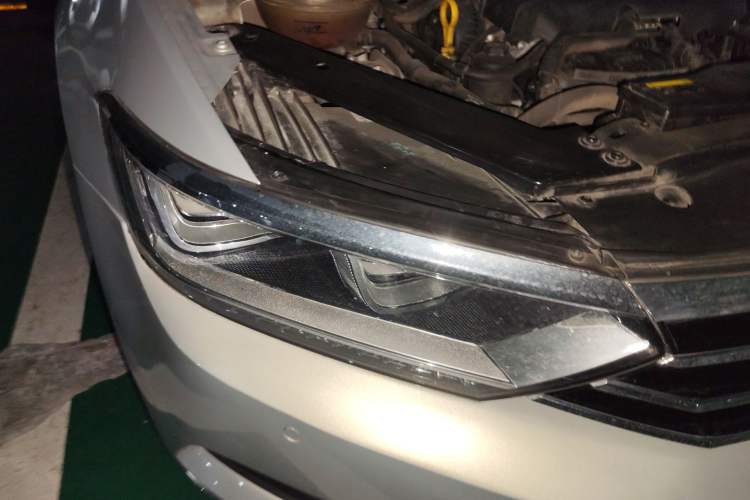 Used Volkswagen Magotan 2018 Facelift 330TSI DSG Luxury Model Right Front Headlight