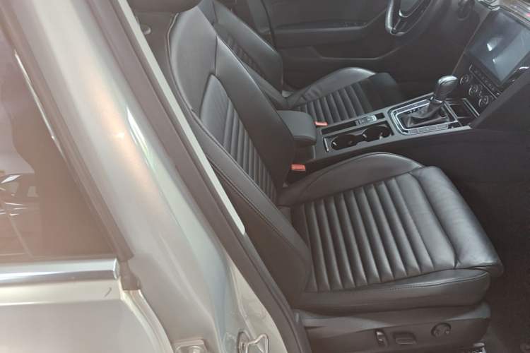 Used Volkswagen Magotan 2018 Facelift 330TSI DSG Luxury Model Right Front Seat