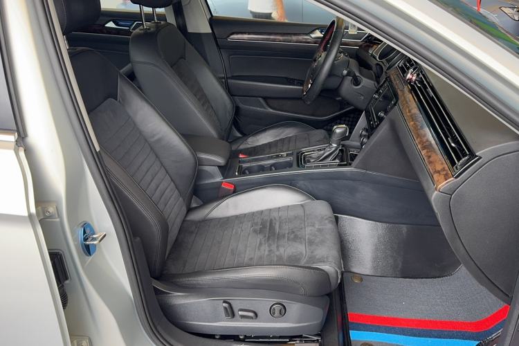 Used Volkswagen Magotan 2018 330TSI DSG Luxury Model Right Front Seat