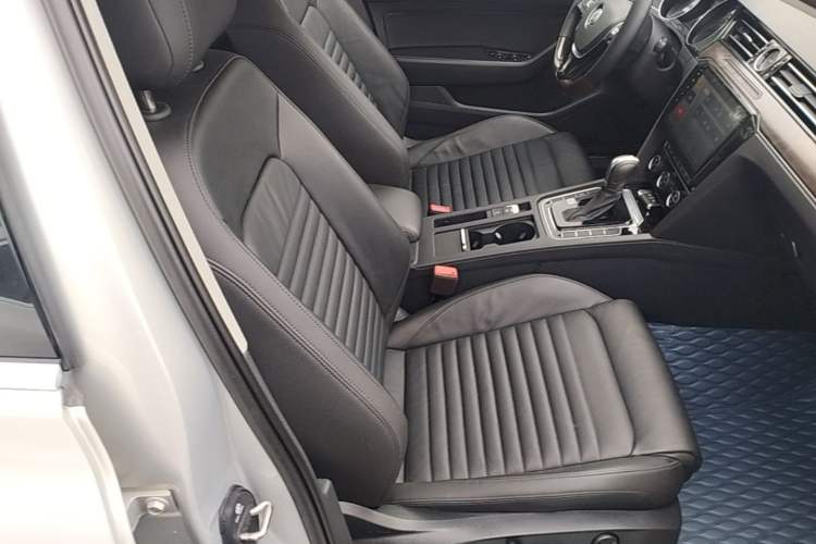 Used Volkswagen Magotan 2018 Facelift 330TSI DSG Luxury Model Right Front Seat