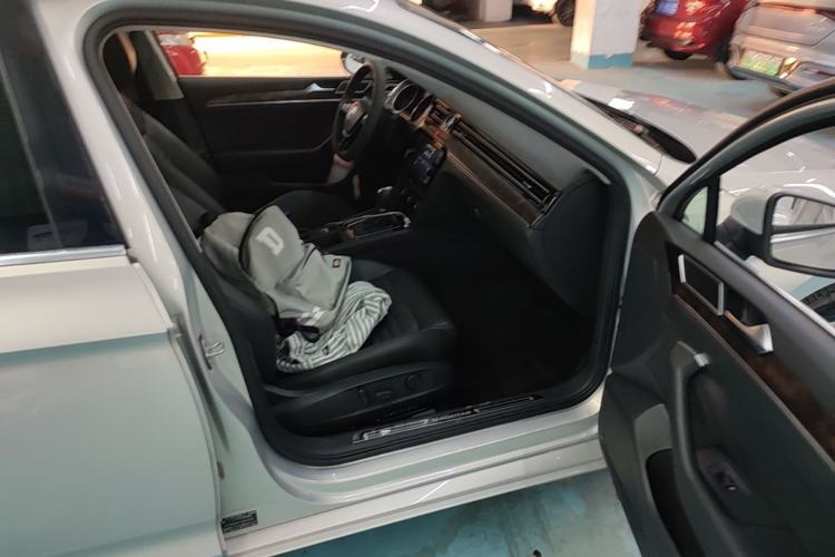 Used Volkswagen Magotan 2018 Facelift 330TSI DSG Luxury Model Right Front Seat