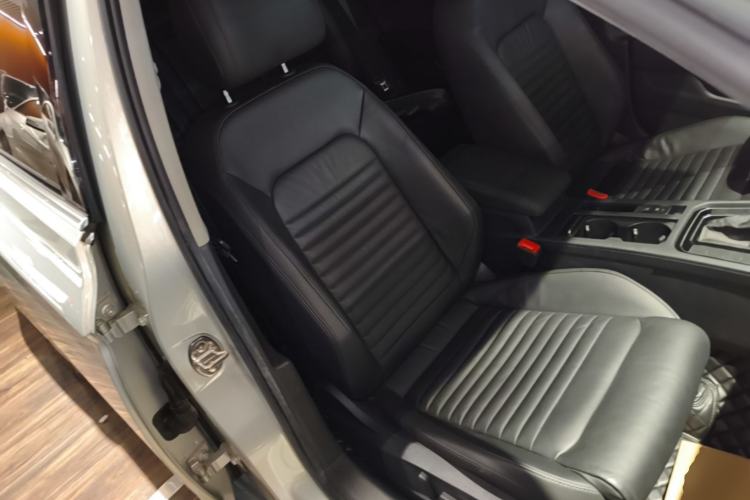 Used Volkswagen Magotan 2018 Facelift 330TSI DSG Luxury Model Right Front Seat