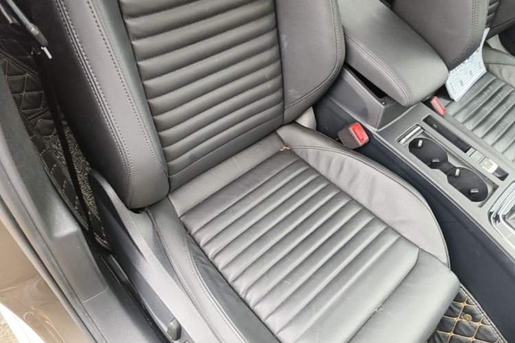 Used Volkswagen Magotan 2018 Facelift 330TSI DSG Luxury Model Right Front Seat