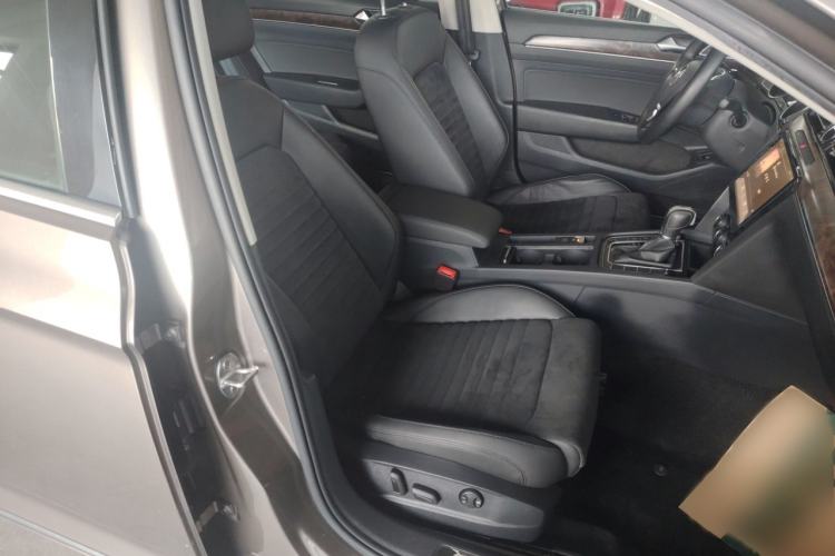 Used Volkswagen Magotan 2018 330TSI DSG Luxury Model Right Front Seat