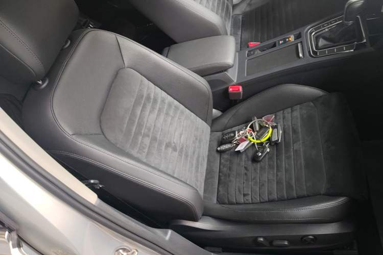 Used Volkswagen Magotan 2018 330TSI DSG Luxury Model Right Front Seat
