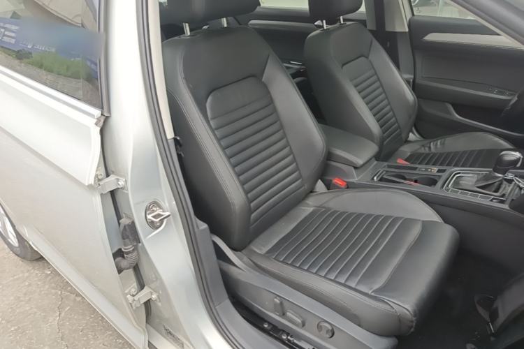 Used Volkswagen Magotan 2018 330TSI DSG Advanced Model Right Front Seat