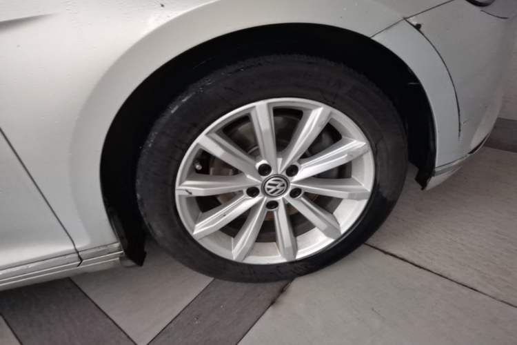 Used Volkswagen Magotan 2018 330TSI DSG Advanced Model Right Front Wheel Hub