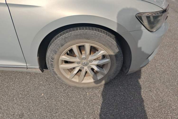 Used Volkswagen Magotan 2018 280TSI DSG Comfort Model Right Front Wheel Hub