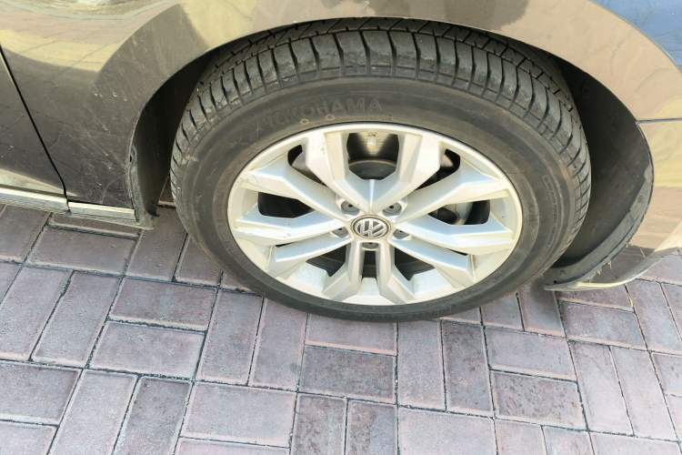 Used Volkswagen Magotan 2018 330TSI DSG Luxury Model Right Front Wheel Hub