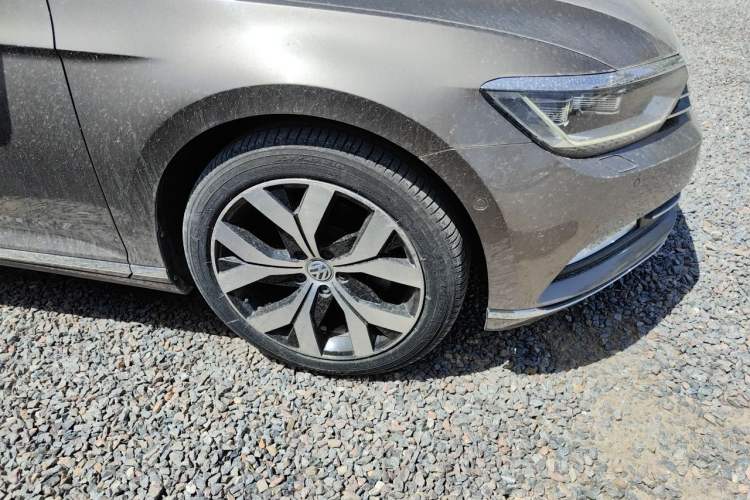 Used Volkswagen Magotan 2018 330TSI DSG Luxury Model Right Front Wheel Hub