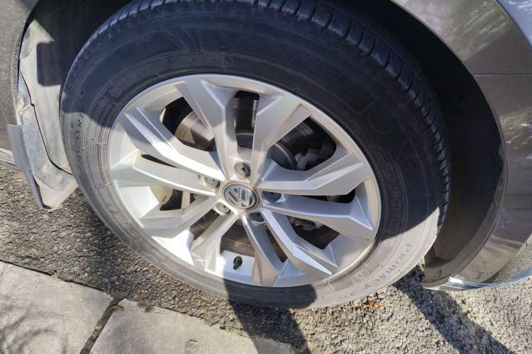 Used Volkswagen Magotan 2018 330TSI DSG Luxury Model Right Front Wheel Hub