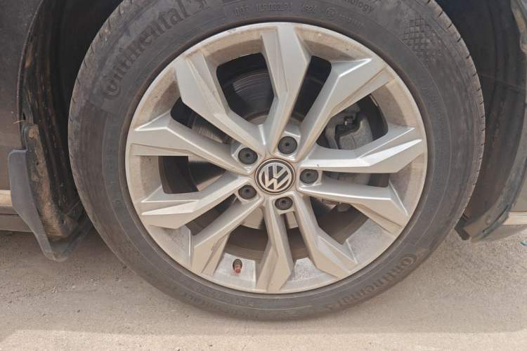 Used Volkswagen Magotan 2018 330TSI DSG Luxury Model Right Front Wheel Hub