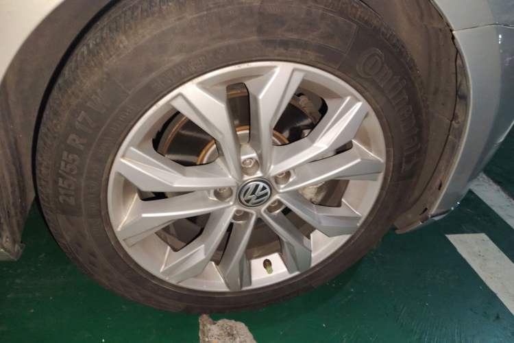 Used Volkswagen Magotan 2018 Facelift 330TSI DSG Luxury Model Right Front Wheel Hub