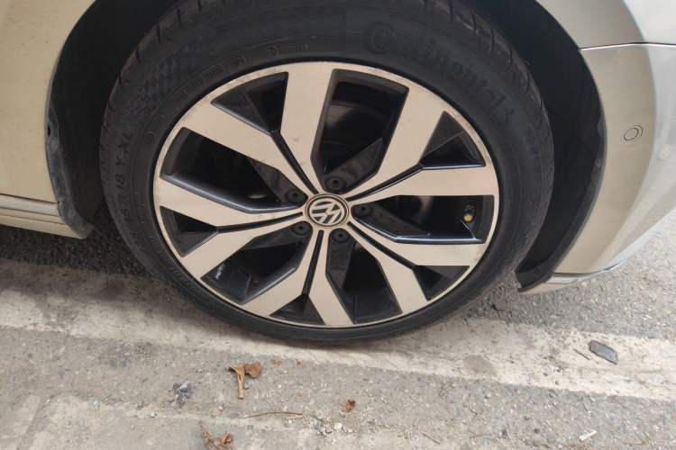 Used Volkswagen Magotan 2018 380TSI DSG Prestige Model Right Front Wheel Hub