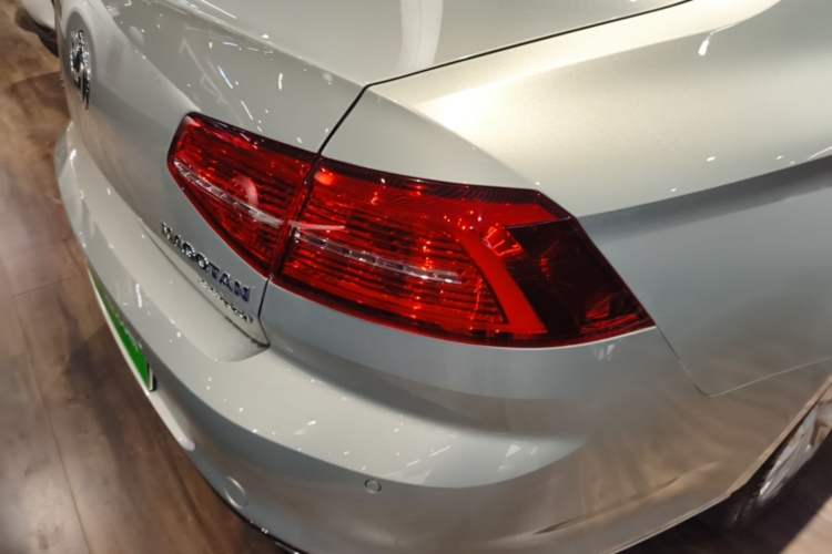 Used Volkswagen Magotan 2018 Facelift 330TSI DSG Luxury Model Right Rear Taillight