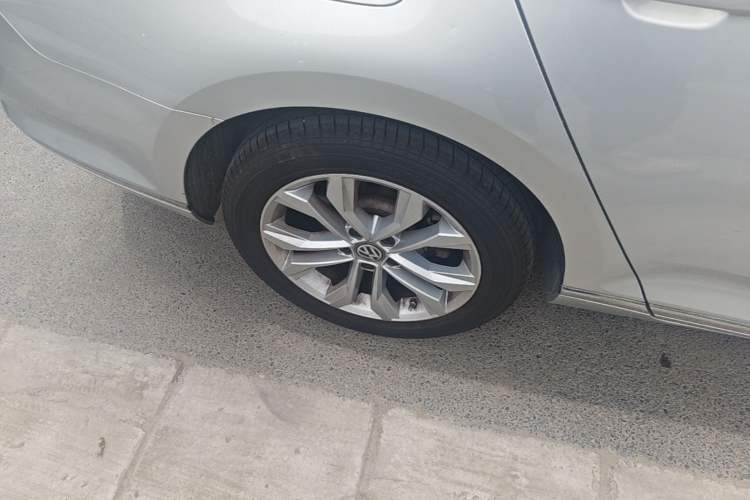Used Volkswagen Magotan 2018 Facelift 330TSI DSG Luxury Model Right Rear Wheel Hub