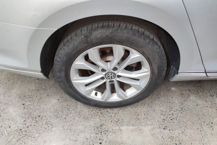 Used Volkswagen Magotan 2018 Facelift 330TSI DSG Luxury Model Right Rear Wheel Hub