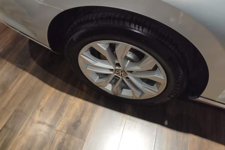 Used Volkswagen Magotan 2018 Facelift 330TSI DSG Luxury Model Right Rear Wheel Hub