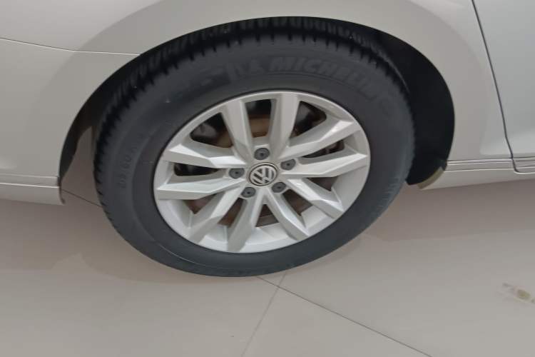 Used Volkswagen Magotan 2018 280TSI DSG Comfort Model Right Rear Wheel Hub