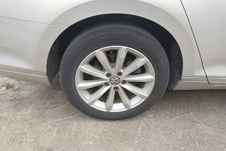 Used Volkswagen Magotan 2018 330TSI DSG Advanced Model Right Rear Wheel Hub