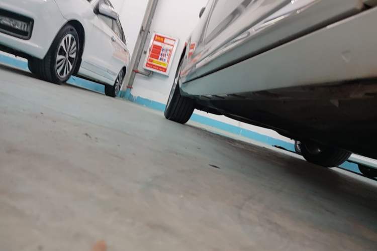 Used Volkswagen Magotan 2018 Facelift 330TSI DSG Luxury Model Right Side Sill