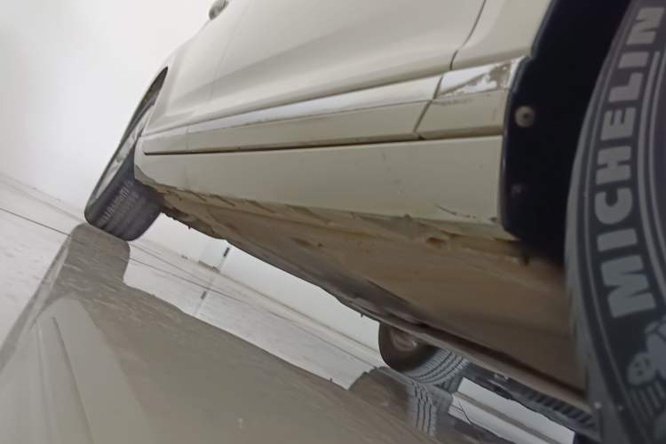 Used Volkswagen Magotan 2018 280TSI DSG Comfort Model Right Side Sill