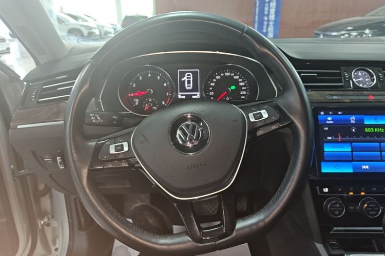 Used Volkswagen Magotan 2018 Facelift 330TSI DSG Luxury Model Steering Wheel
