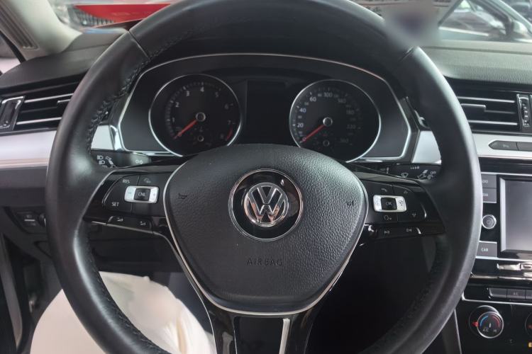 Used Volkswagen Magotan 2018 330TSI DSG Advanced Model Steering Wheel