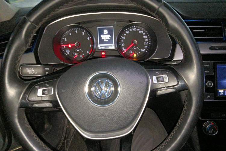 Used Volkswagen Magotan 2018 330TSI DSG Advanced Model Steering Wheel