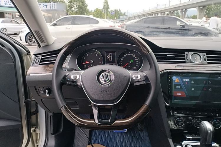Used Volkswagen Magotan 2018 Facelift 330TSI DSG Luxury Model Steering Wheel
